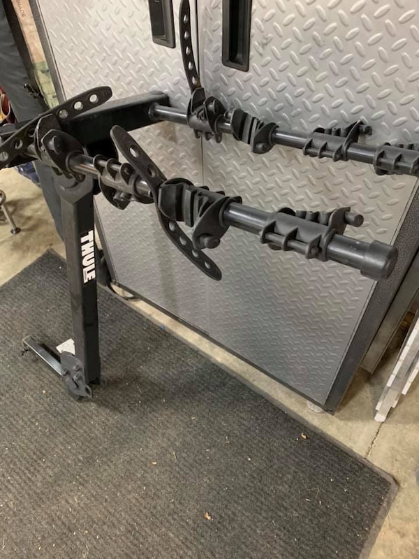 Thule 4 bike hitch rack For Sale