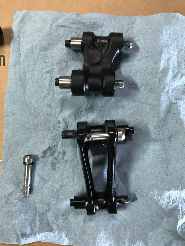 2014 5010 v1 Pivots w axles and bearings For Sale