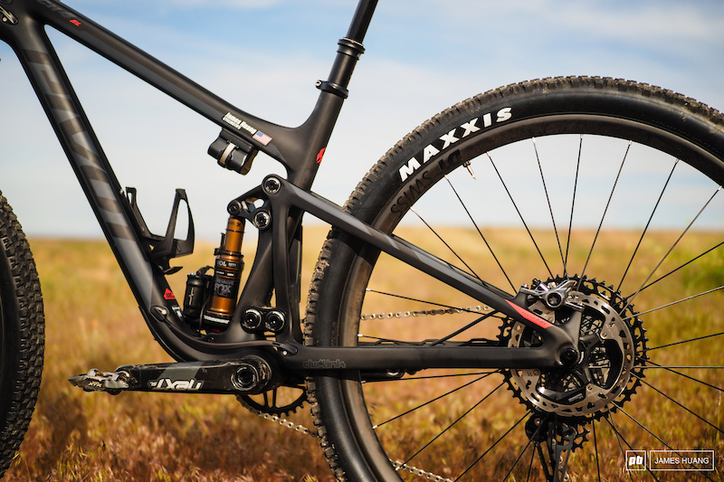 Out back is yet another iteration of the dw-link rear suspension design that has adorned every Pivot full-suspension bike since the company was founded in 2007.