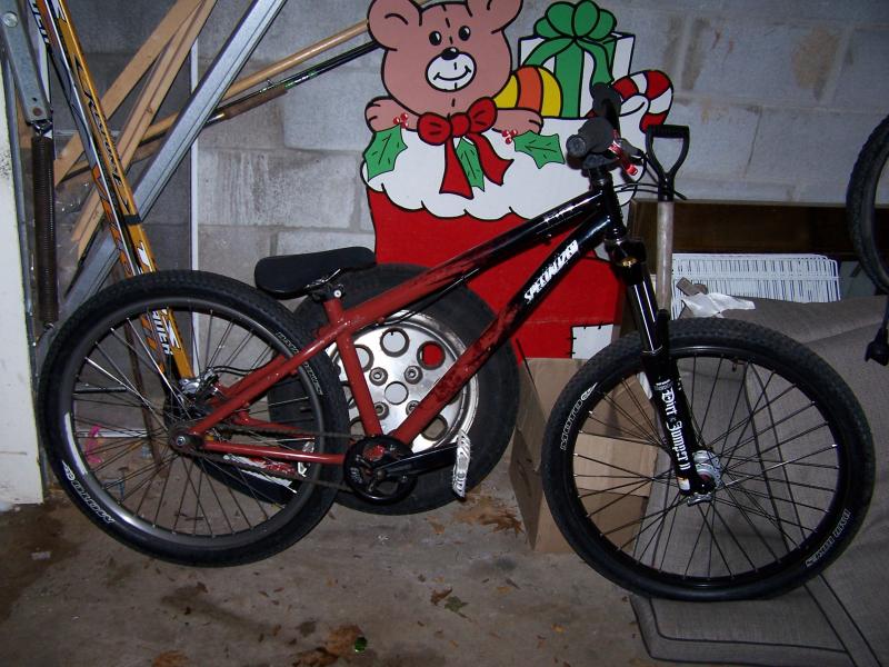 my bike 99% finished all i have to do as you can see in the previous pic is cut the steer tube and bleed the brake