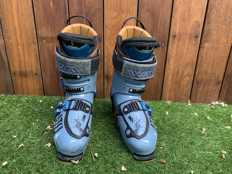2017 Ski Boots - Atomic Waymaker Carbon 130 For Sale