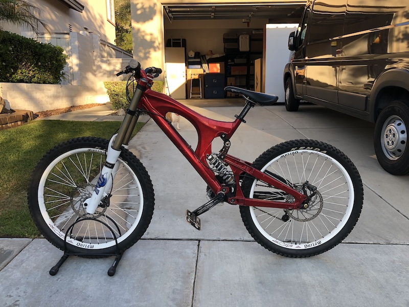 Santa Cruz v10 2016