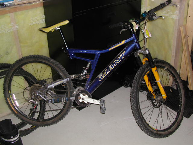 RM at Giant DS/2 XCX in Calgary, Alberta, Canada photo by nouser