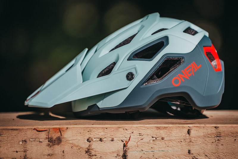 The all-new Pike Helmet from O’Neal. 2 years ago in development. The result? For the price, possibly the best looking, safest and best fitting open-face MTB helmets on the market. A compact 2-piece racing shell with 2 outer shells alongside our new 3D Multi-Positioning System means the Pike not only looks the business but also has an amazing fit.