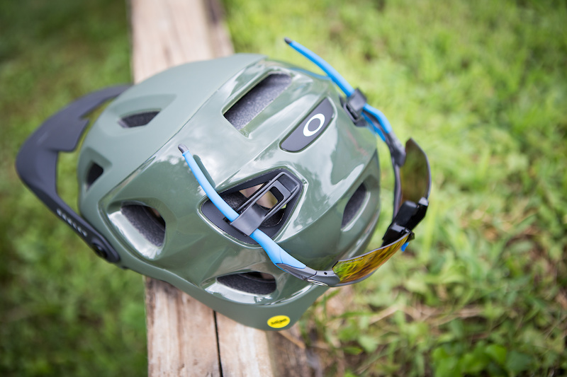 oakley drt5 mips bike helmet