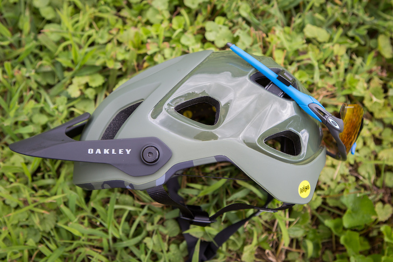 oakley mountain bike helmet