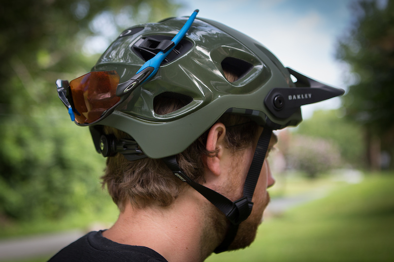 oakley mountain bike helmets