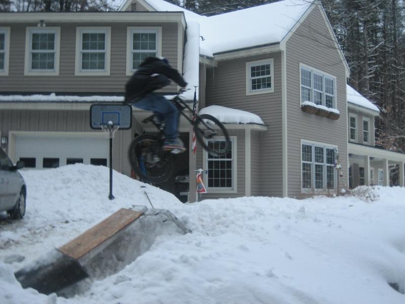 fun little snow jump and me on my dh bike cuz all others frozen in shed haha
