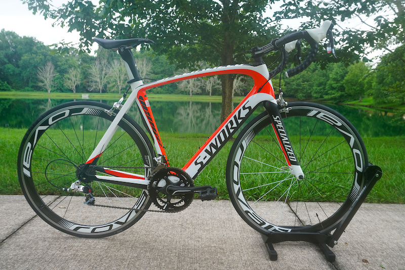 N*e様 S-WORKS VENGE VIAS 54cm SRAM RED et N*e様 S-WORKS VENGE VIAS 54cm SRAM RED et Specialized S-Works