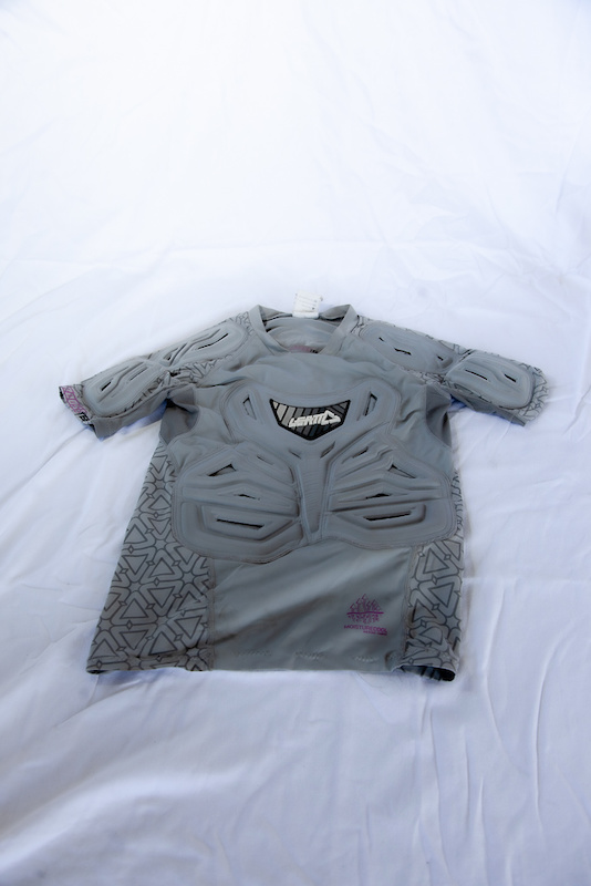 2017 Leatt Roost Tee Chest / Shoulder Protector Junior L/XL For Sale