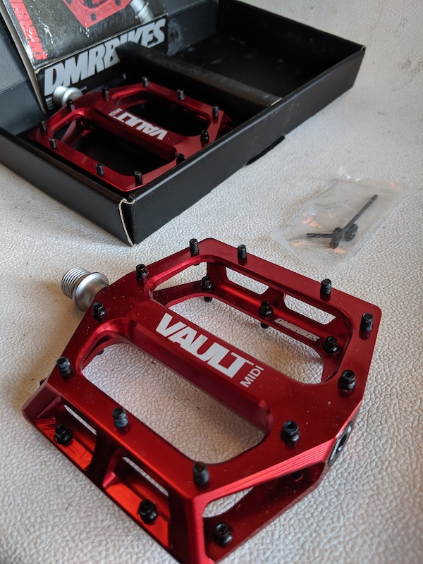 dmr vault red