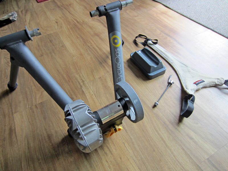2015 CycleOps Fluid 2 indoor bike trainer For Sale