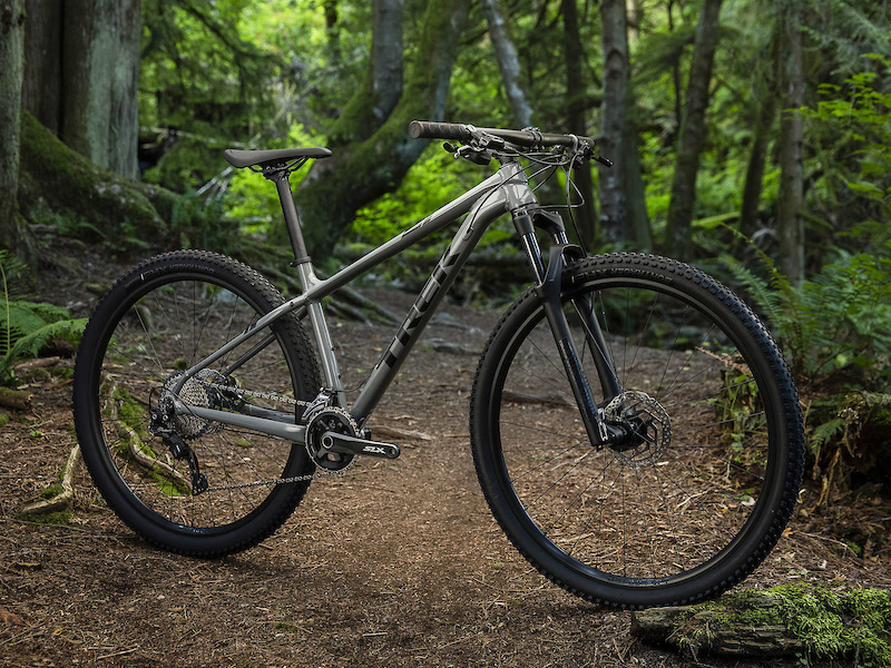 trek x caliber 9 vs scott scale 960