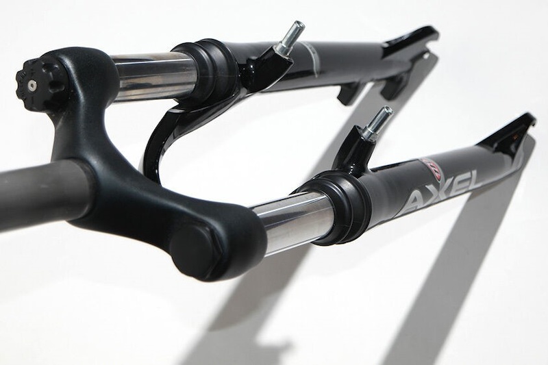 Manitou Axel Comp 26 Inch Suspension Fork Fluid Flow Damping Black