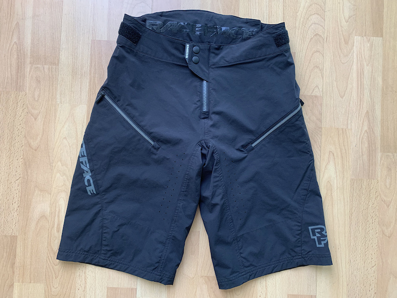 2019 Men's Race Face Indy Shorts, Black - Small For Sale