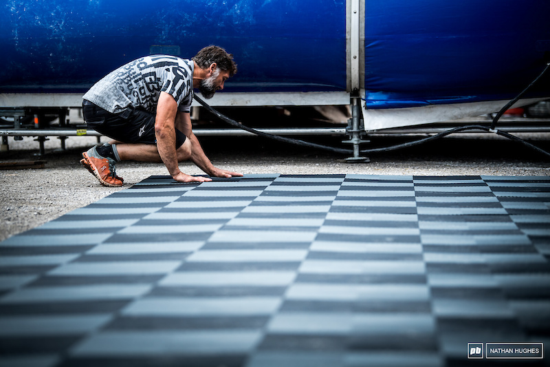 The MS behind the Mondraker team chipping in with the new floor for the gigantic 2019 pit set-up