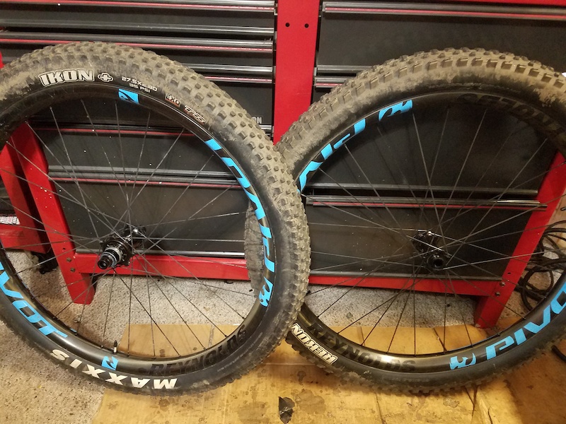 pivot reynolds carbon wheels
