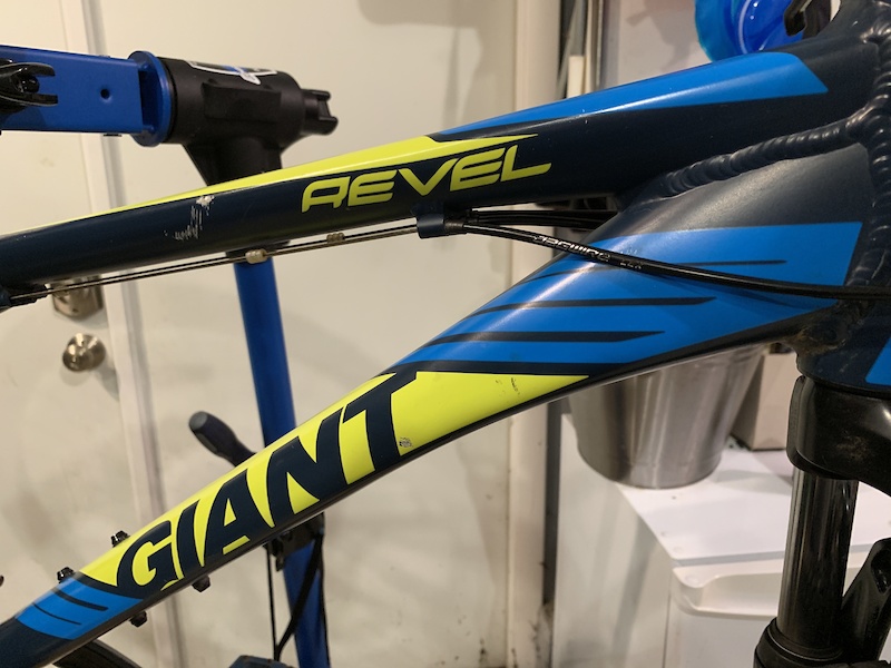 2018 giant revel 2