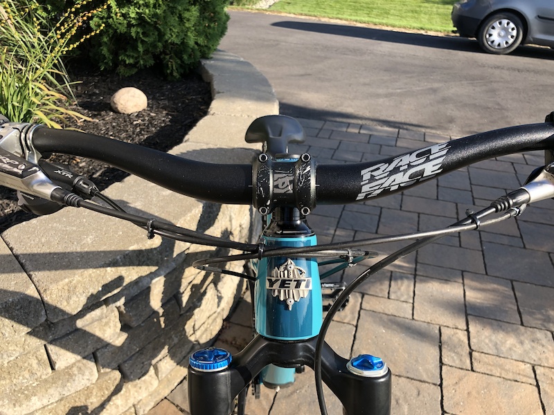 2017 Race face chester handlebar and stem combo For Sale