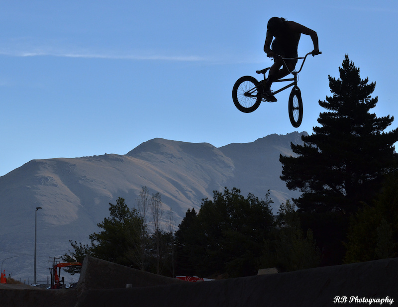 Remy flying high over Gorge rd