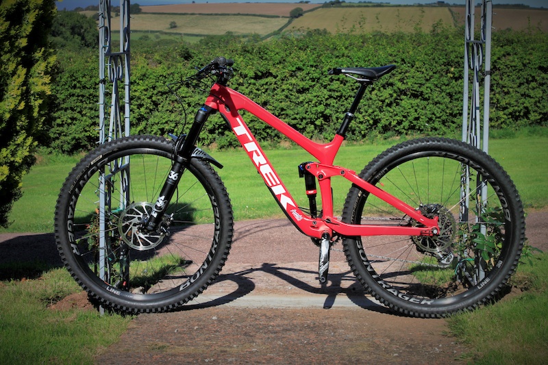 trek slash red