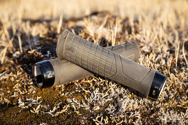 tan mountain bike grips