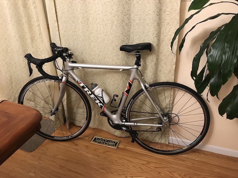 Trek 5200 carbon fiber deals road bike