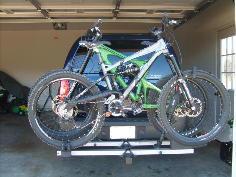 My wife's X7 (also my back up bike). Listo para el DH.