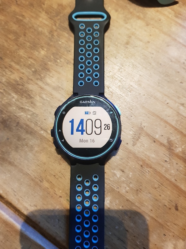 2018 Garmin forerunner 735xt spare strap boxed. For Sale