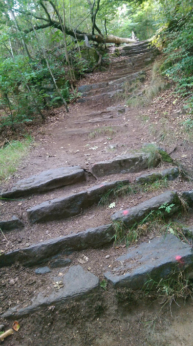 En av de avlånga trappor som finns längs med rundans sista bitar