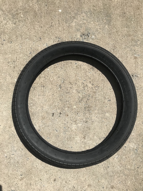 20x2 35 bmx tire
