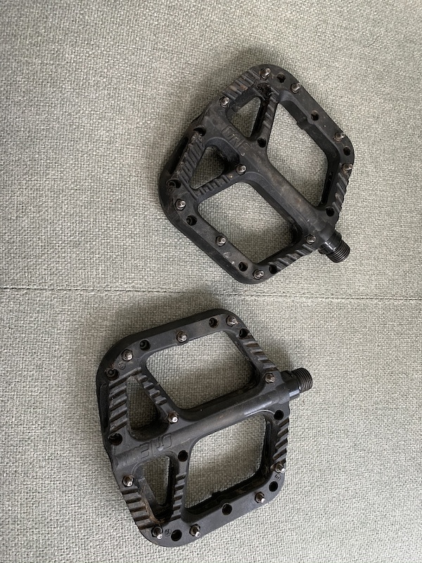 oneup components flat pedals