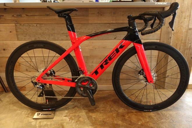 Trek madone sl 6 disc road hot sale bike 2020