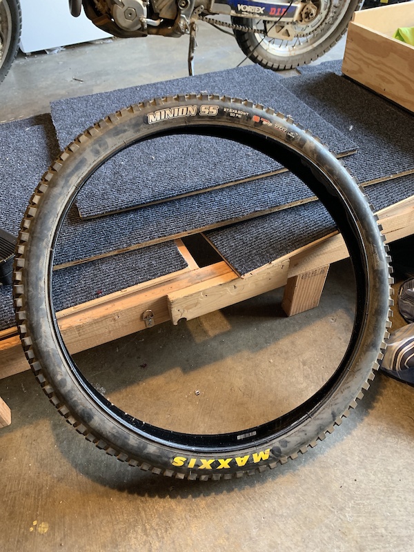 maxxis minion 4.8 tires