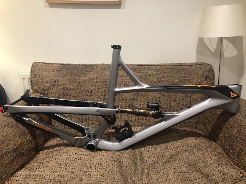 yt carbon frame