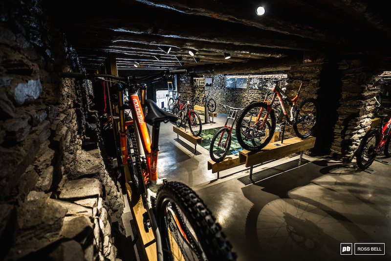 commencal store