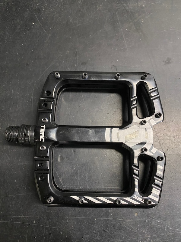 deity tmac flat pedals