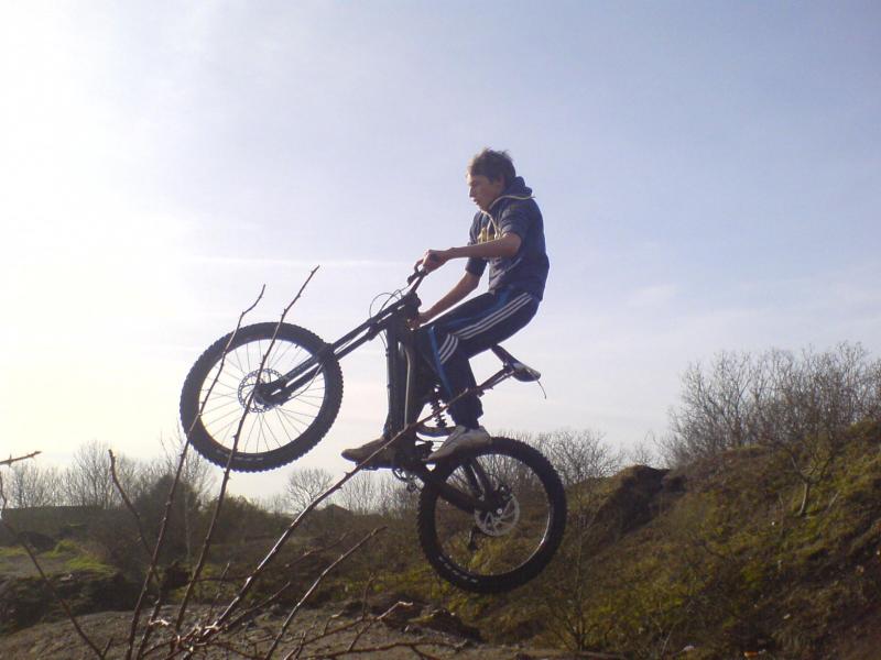 jim doing the dipper on my new dh bike