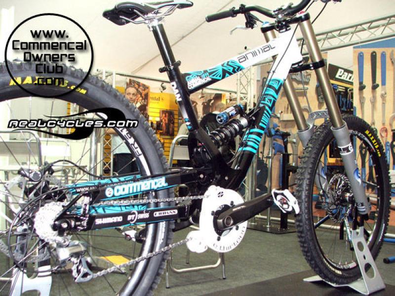 Another shot of the 2009 Commencal Supreme DH I found on the Sicklines.com forums