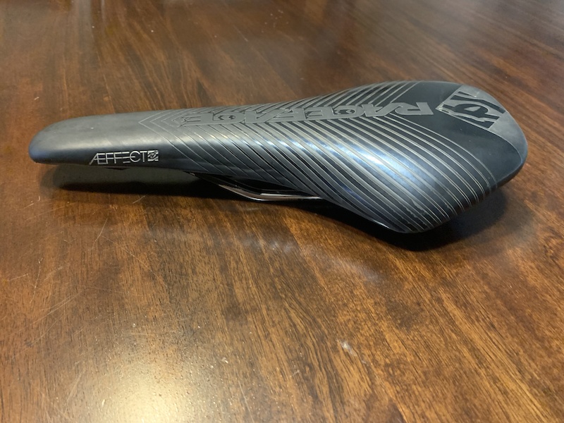 race face saddle