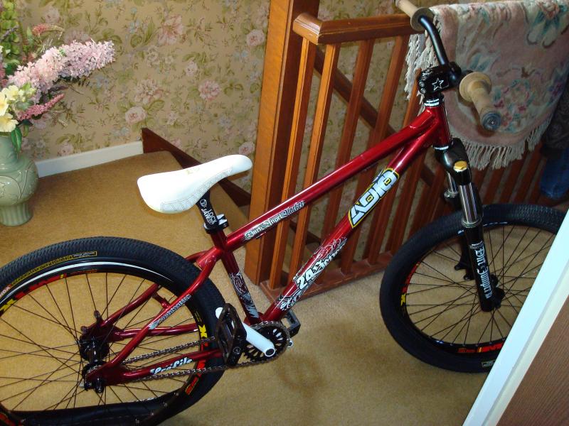 my bike with new bits, still needs tubes, brake, new bar/stem and forks and i might get a nicer looking seat clamp