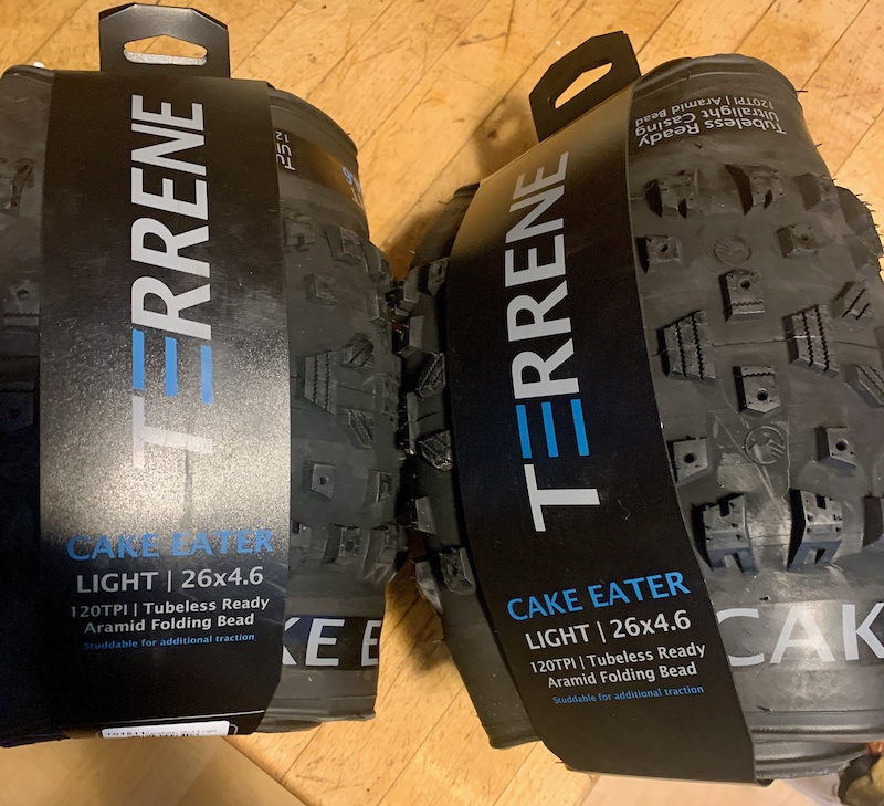 2020 Terrene Cake Eater Light 26 x 4.6 (unstudded) For Sale