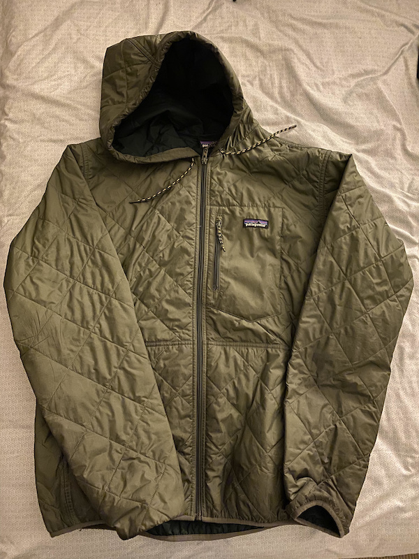 2018 Patagonia Men's Diamond Quilted Bomber Hoody - XL For Sale