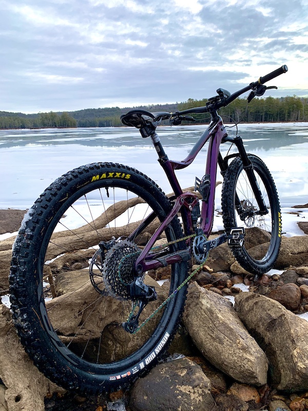 Winter meat. Maxxis 2.6’s on 30mm internal, just barely squeaking in at 2.5 even after the carcass settled in. 

Lake Tully in Royalston, MA.