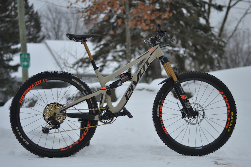 pivot reynolds carbon wheels