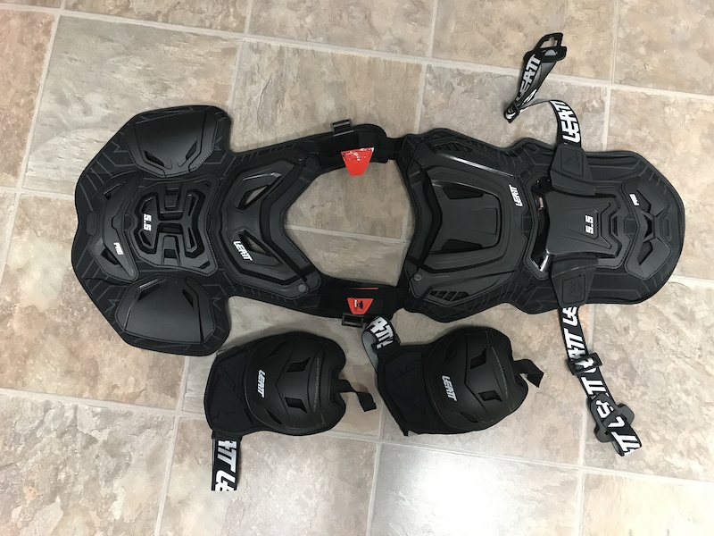 2019 Leatt 5.5 chest protector large For Sale