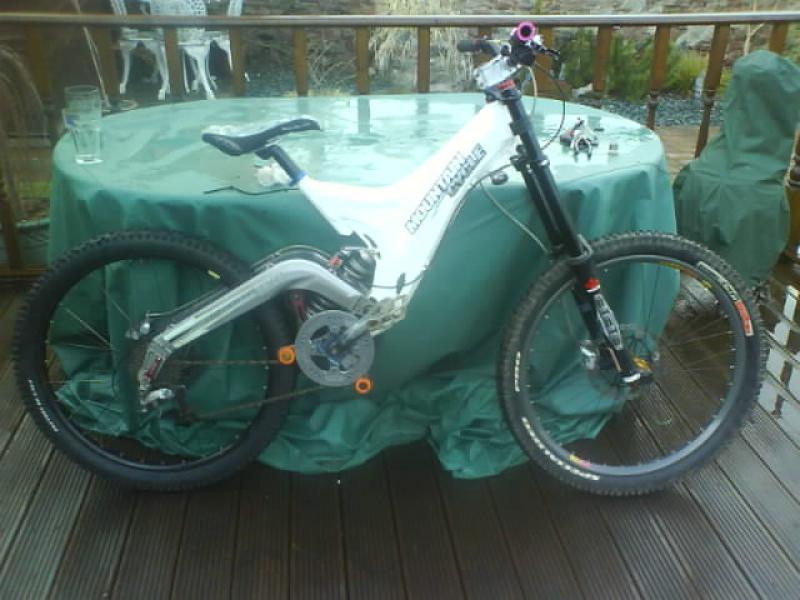 my new mountain cycle shockwave 9.5 built up :D