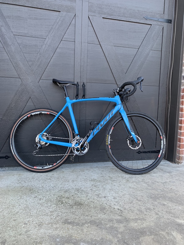 pivot vault gravel bike