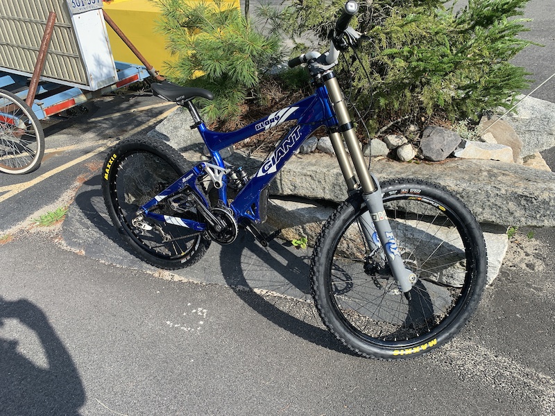 Giant Glory 1 2020 Downhill Bike | Bikemarkt