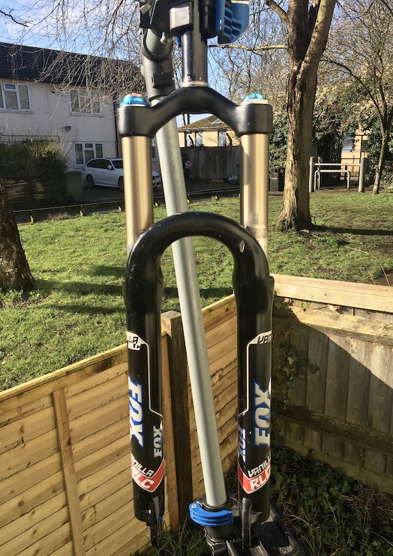 Fox 32 Vanilla RLC - 140mm - 190mm Straight Steerer For Sale